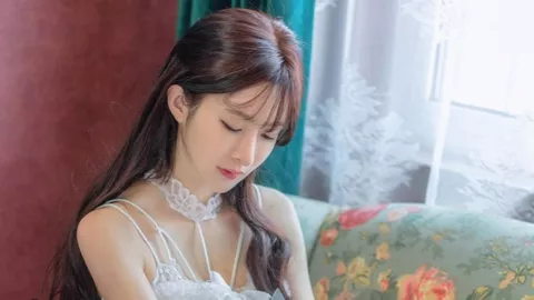 3岁女童头上插刀