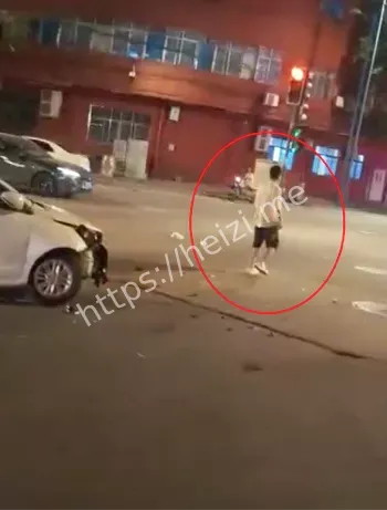 酒驾撞飞电瓶车