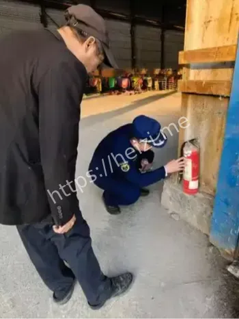 青岛黄岛保税区仓库起火