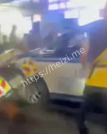 出租车碾压行人细节