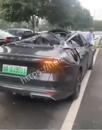 26楼坠亡砸吉利车