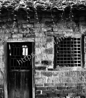 村民衣物离奇破损