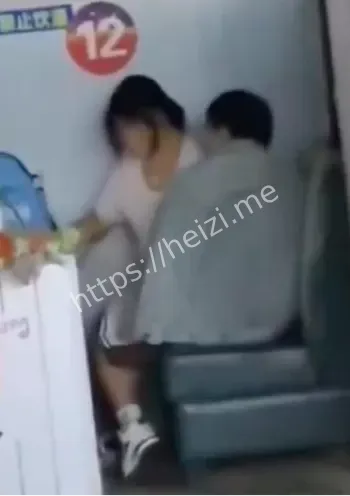 小情侣路边帐篷亲密