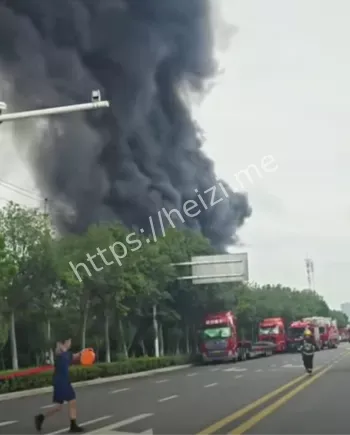 武汉工业园起火