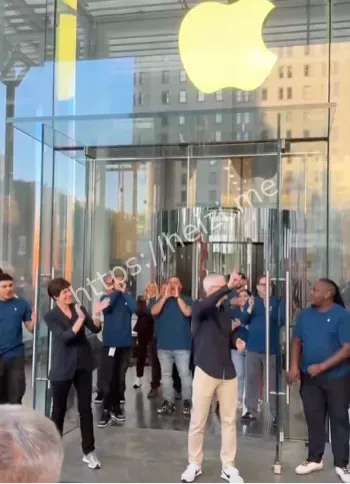 发布会致敬库克经典套路加小米味