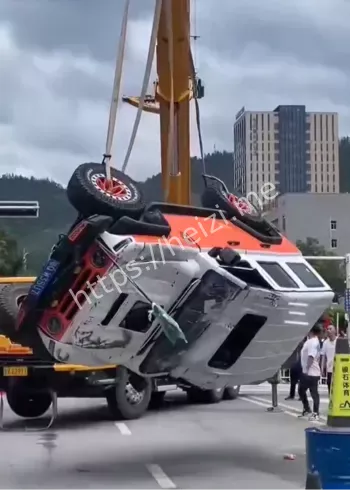 越野车90度侧翻