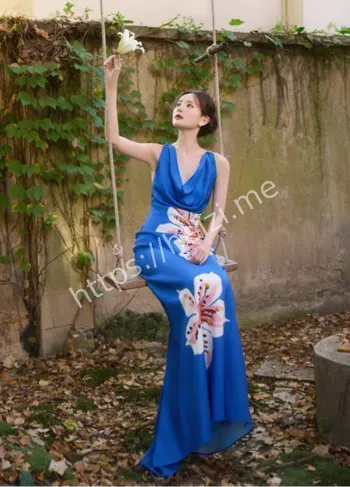 蓝色裙东方美学