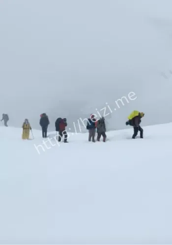 珠峰暴雪突袭东坡营地