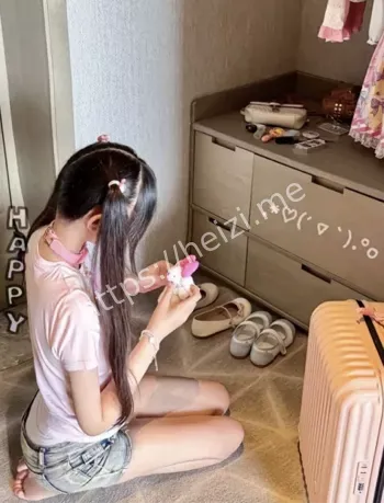 电擊萌王推特双马尾萝莉