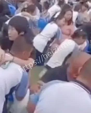 家长下跪视频曝光事件