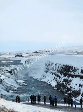 冰岛大巴侧翻中国游客受伤