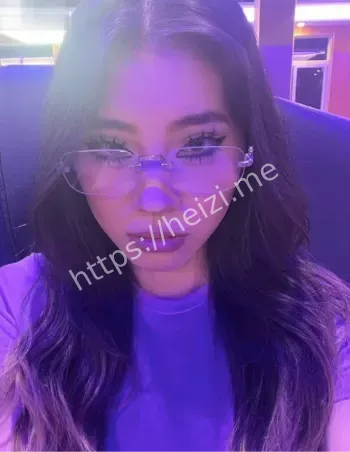 甜美脸蛋清纯气质