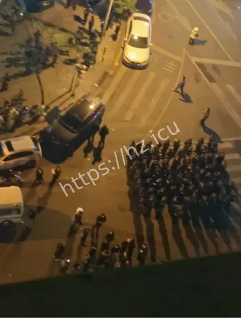 长沙外卖小哥围堵鸣笛