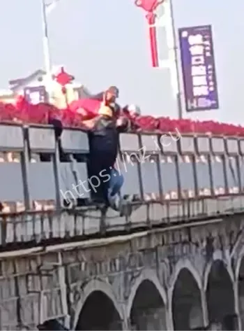 新化女子跳桥获救