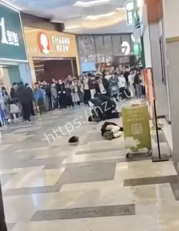 女子发现后惨遭捅