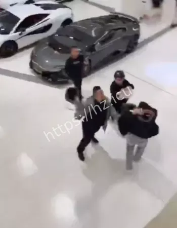 戴头盔助阵反被KO