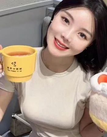 穿着渔网连体衣