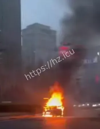 司机跳车逃生又折返