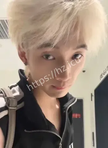 被爆陪富婆喝酒