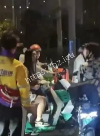 女子街头舌战多人